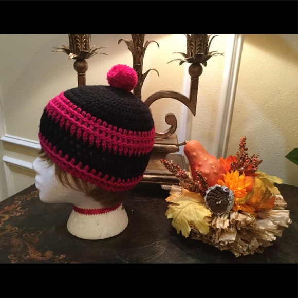 Beanie hat with Pom Pom - Picture 2 of 2